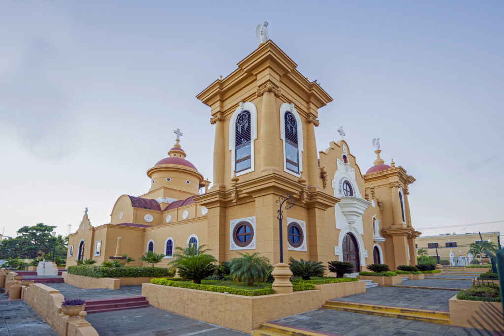 Catedral de Nuestra Senora de la Consolacion San Cristobal Iglesia 1024x683 1