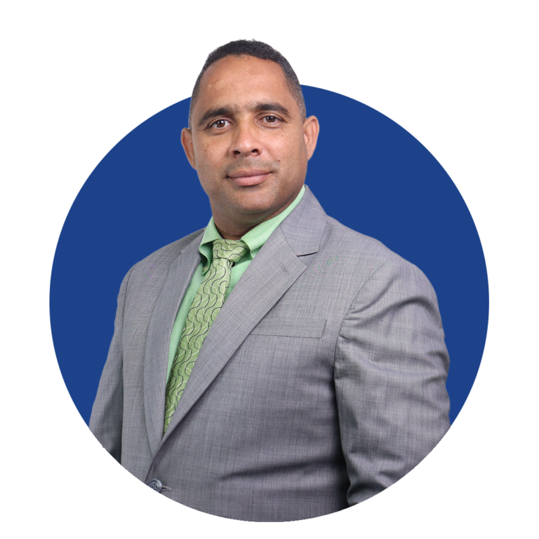 8. Wilfred Hernandez Sub director de Negocios
